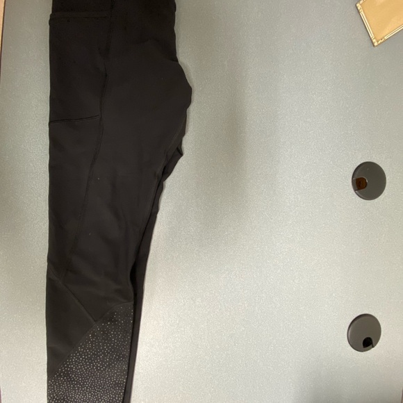 Like new Lululemon compression leggings clamshell ankle length. Reflective. - Picture 3 of 5